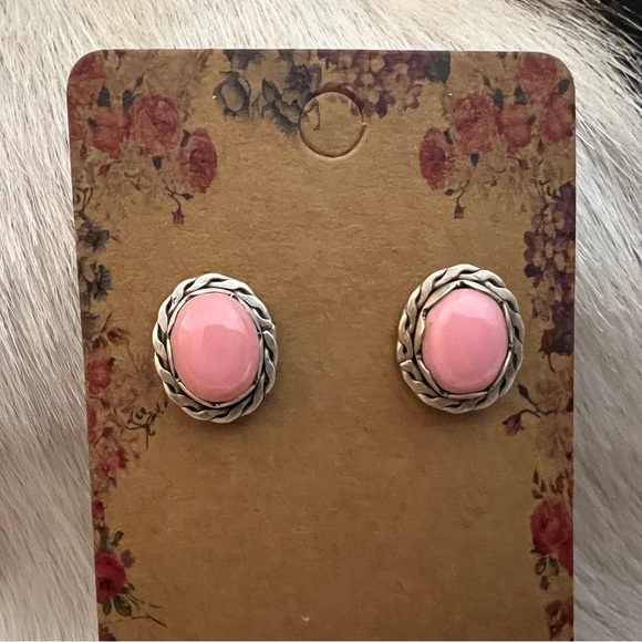 ❤️ Queen Pink Conch Navajo Style Oval Stud Earrings Matte Brushed Sterling 4gms - Picture 7 of 11